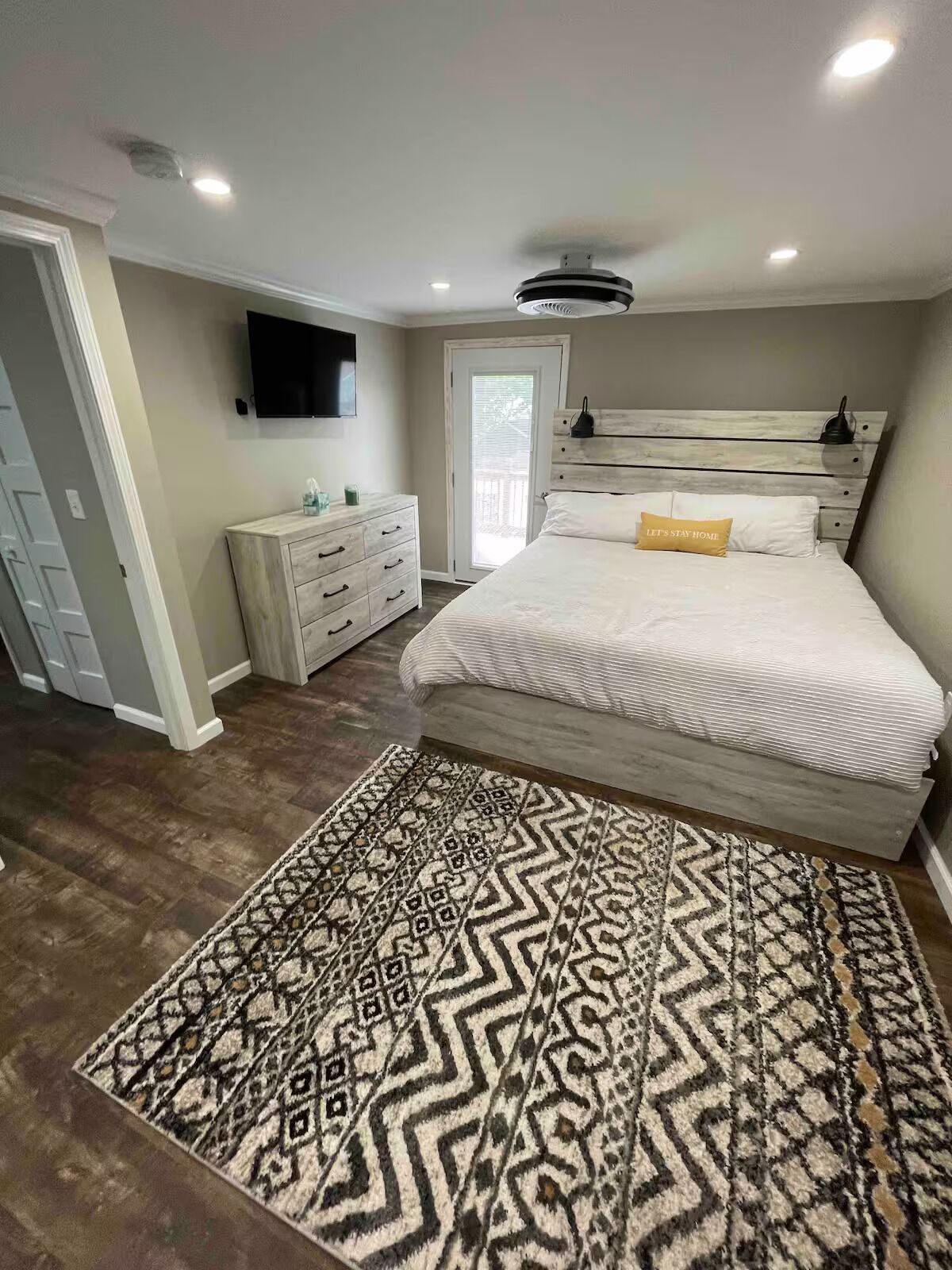 3 bedrooms, WiFi, bed sheets