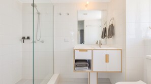 Shower - Border Terrace Unit 20 - Wifi and Linen included (Tweed Heads)