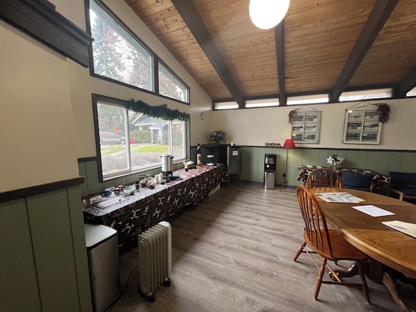 Free daily continental breakfast - Nordlig Motel (Chewelah)