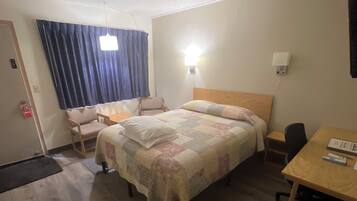 Egyptian cotton sheets, premium bedding, pillowtop beds, desk