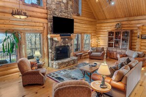Smart TV, fireplace, video games, DVD player - Eagle Ridge Cabin | Private Pickleball | Lake View (Kimberling City)