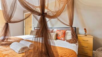 2 bedrooms, iron/ironing board, WiFi, bed sheets