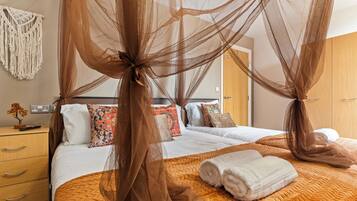 Iron/ironing board, WiFi, bed sheets