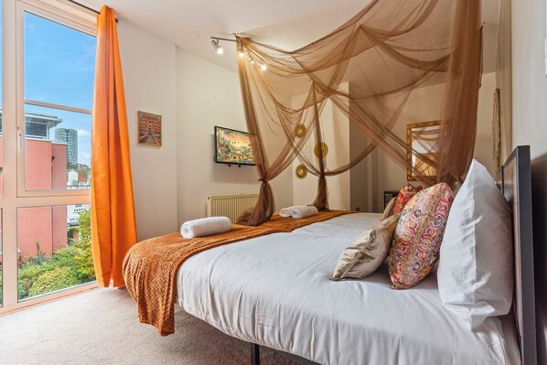 2 chambres, fer et planche à repasser, Wi-Fi, draps fournis