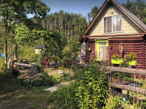 EAST CROSS FOREST CABIN GETAWAY
