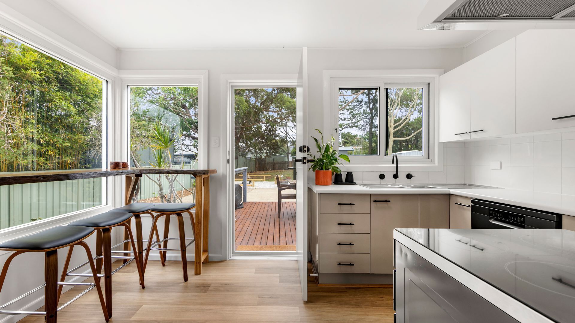 冰箱、微波炉、烤箱、炉灶