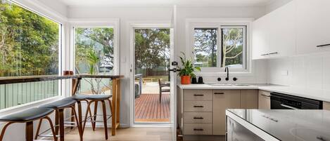 Køleskab, mikrobølgeovn, ovn, kogeplade