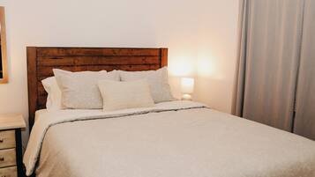 2 Schlafzimmer, Schreibtisch, Bügeleisen/Bügelbrett, Reisekinderbett