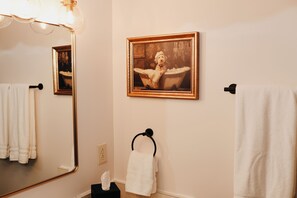 Hårføner, håndklær, såpe og sjampo