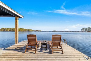 Terrace/patio - Dream Lakefront Escape | Private Dock | Kayaks (Henrico)