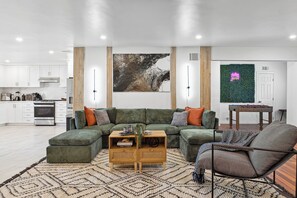 Smart-TV, peis, fotballspill og bordtennis