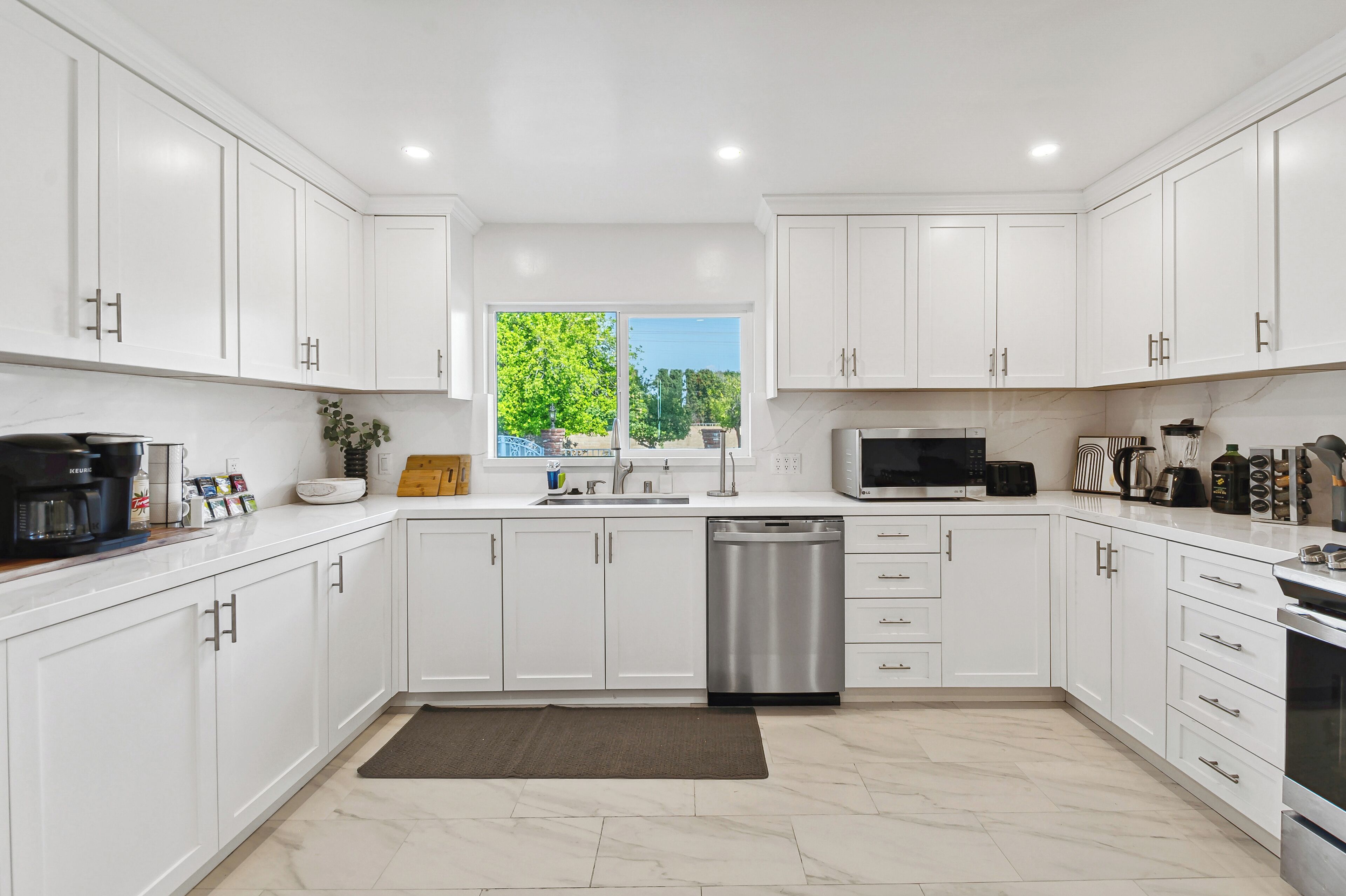 冰箱、微波炉、烤箱、炉灶