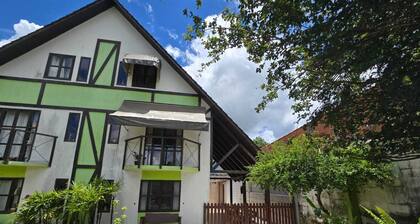 Cozy Chalet in a Gated Community in Chapada dos GuimarĂŁes
