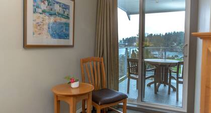 Sea Shore Retreat Feel at Home by the Sea