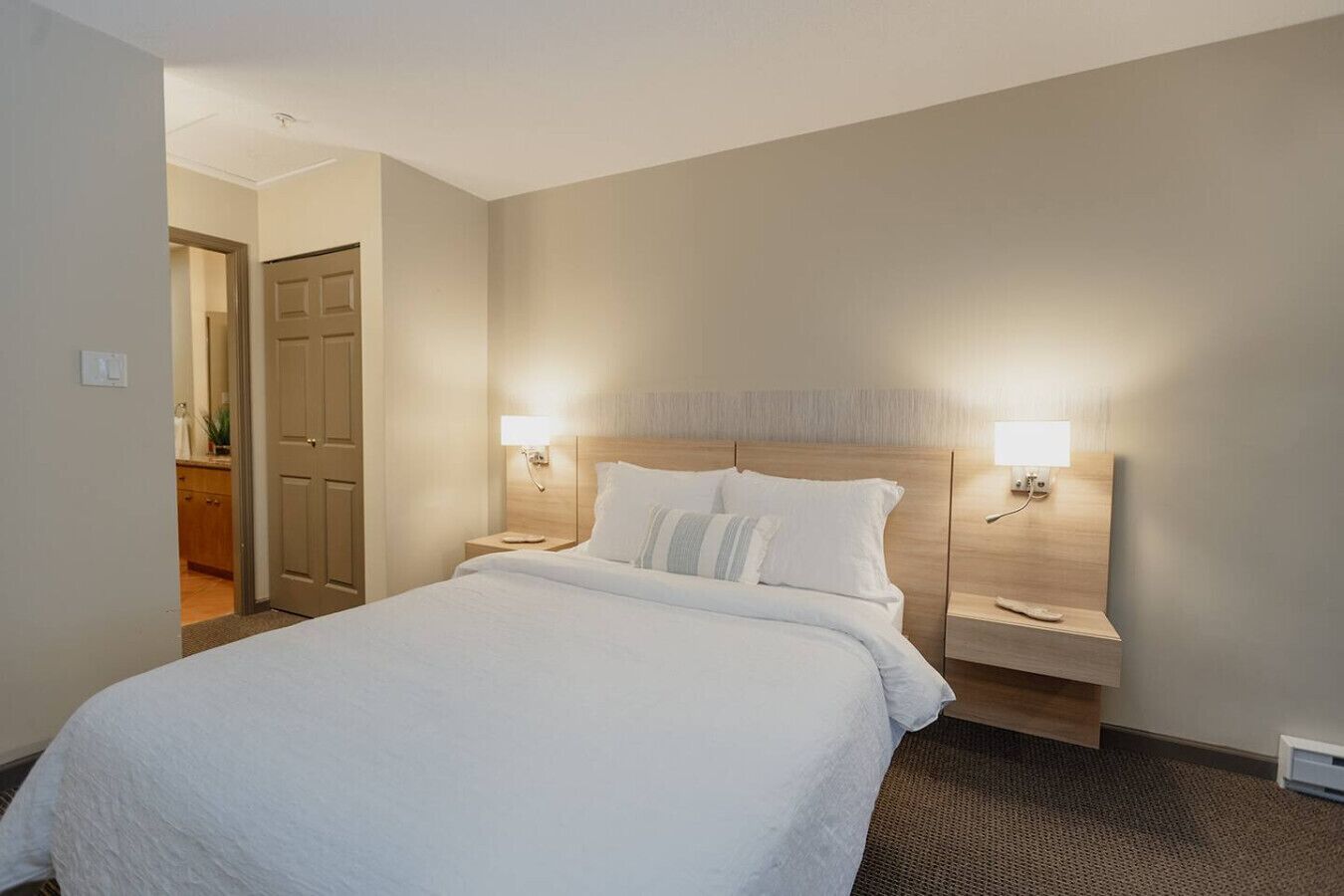 Skrivebord, strykejern/-brett, wi-fi og sengetøy