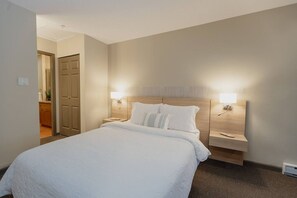 Skrivebord, strykejern/-brett, wi-fi og sengetøy