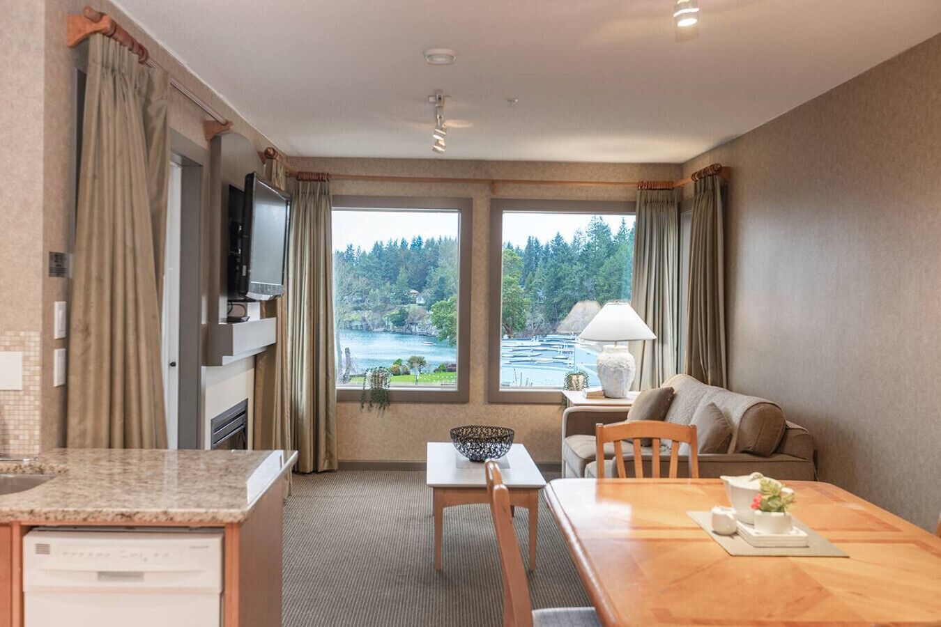 Televisión, chimenea y tenis de mesa 