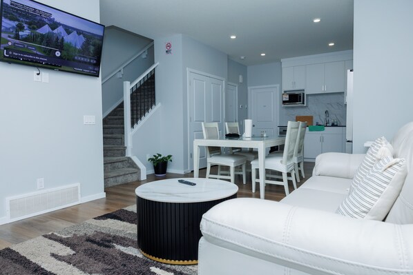 Living area - 2-BR House | Perfect for Families & Small Groups (Edmonton)