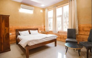 5 chambres, fer et planche à repasser, Wi-Fi, draps fournis