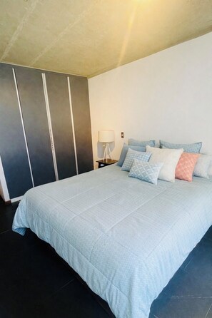 2 quartos, ferros/tábuas de passar roupa, Wi-Fi, roupa de cama