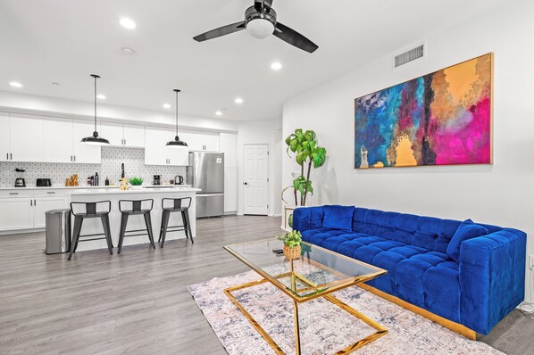 Smart TV - Charming 3BD Apartment Near Disney + Arcade (Placentia)
