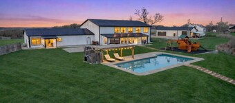 Pool | Sleeps 22 | Massive Game Room | Hot Tub | Fire Pit