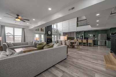 Pool | Sleeps 22 | Massive Game Room | Hot Tub | Fire Pit