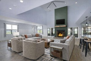 Televisión, chimenea, videojuegos, futbolito