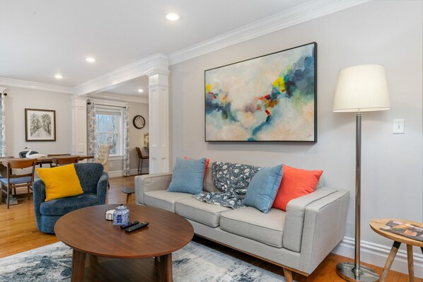 Living area - 15 Min to Boston, Spacious 5BR Retreat on Road with Office Space & Comfortable Beds (Stoneham)