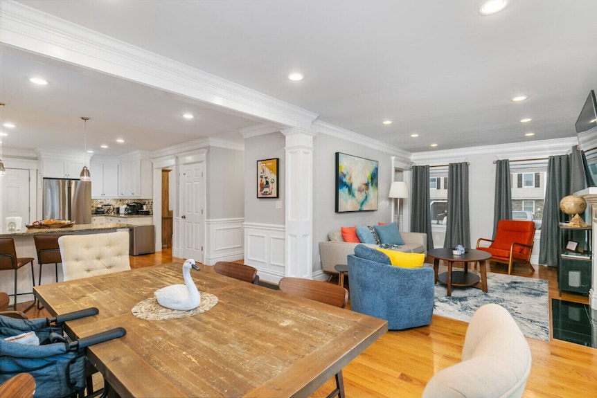 15 Min To Boston, Spacious 5br Retreat On Road With Office Space & Comfortable Beds - Malden, MA