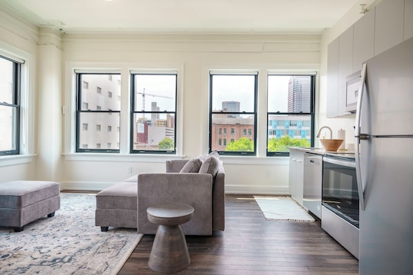 Family Suite | Living area - The Standard in Downtown Columbus (Columbus)
