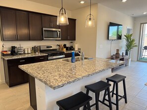 Dishwasher, coffee/tea maker, cookware/dishes/utensils - Modern 3BR Home w/ Sofa Bed 8+ (Casa Grande)