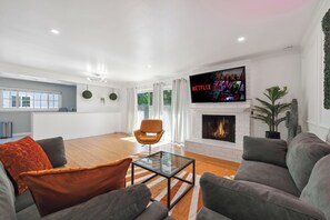 Interior - Heated Pool Oasis in LA - Close to Universal (Los Angeles)