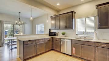 Coffee/tea maker, fridge, microwave, oven