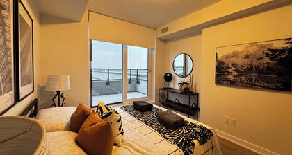 Modern 1BR + Den Condo in Downtown Square One