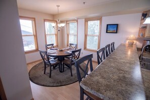 Dining - Ada O’Day Condominium #2 – Lake Superior Views in the Heart of Bayfield (Bayfield)