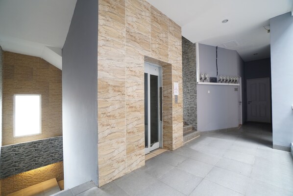 المنشأة من الداخل