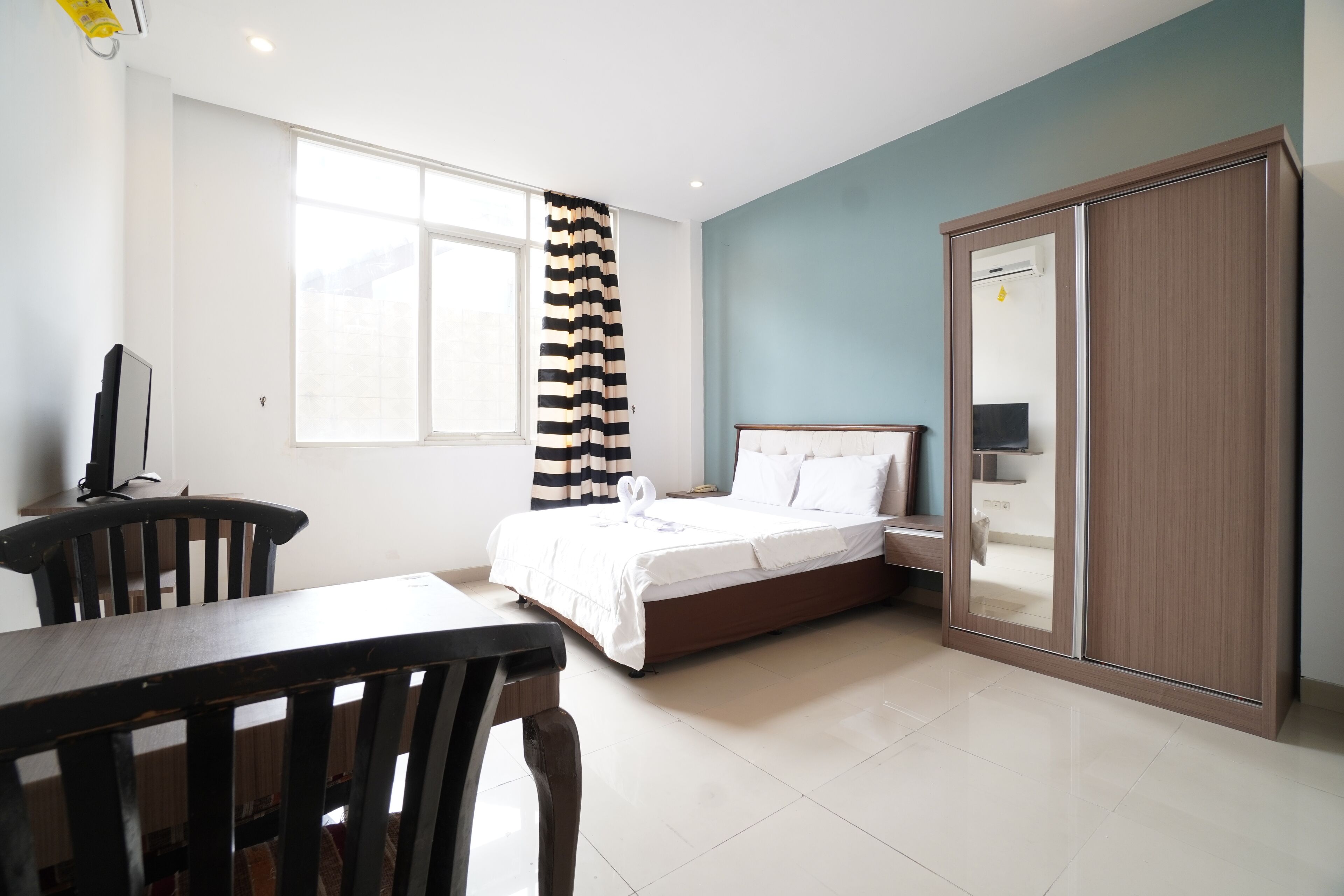 Deluxe Double Room, Non Smoking | Desk, free WiFi