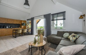 TV - 3 bedroom nice home in Kerkdriel (Kerkdriel)