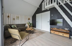 TV - 3 bedroom nice home in Kerkdriel (Kerkdriel)