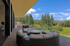 Outdoor dining - Abode at The Dragonfly Lodge, private pool (Jackson)
