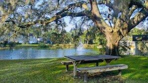 Outdoor dining - Ocean Walk Q13 - Ground Floor - 2BR/2BA (St. Simons Island)