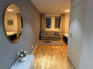 디럭스 아파트, 마당 전망 | 거실 공간