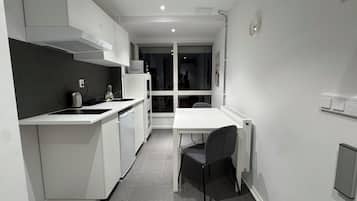 Deluxe-lejlighed - udsigt til gårdsplads | Privat køkken