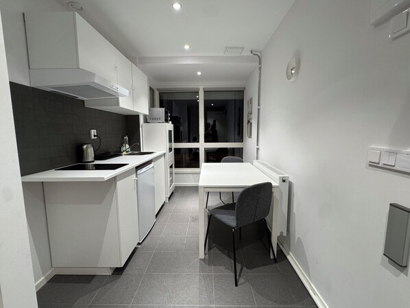 Deluxe Apartment, Courtyard View | Private kitchen - Sollentuna Aparthotel (Sollentuna)