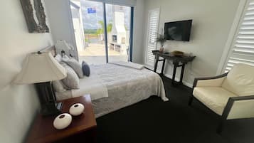 Luxury Suite, Patio, Canal View | Free WiFi, bed sheets