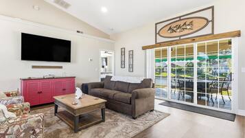 TV connectée, jeux vidéo, baby-foot, livres