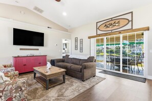 Smart TV, videojuegos, futbolito y libros 