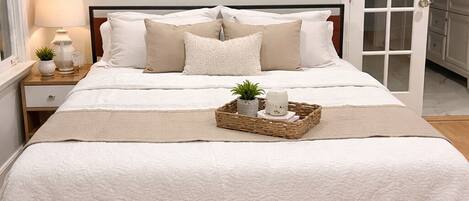 Strykejern/-brett, internettilgang og sengetøy