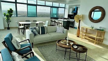 Apartment, 2 Bedrooms, Accessible, Smoking | Living room